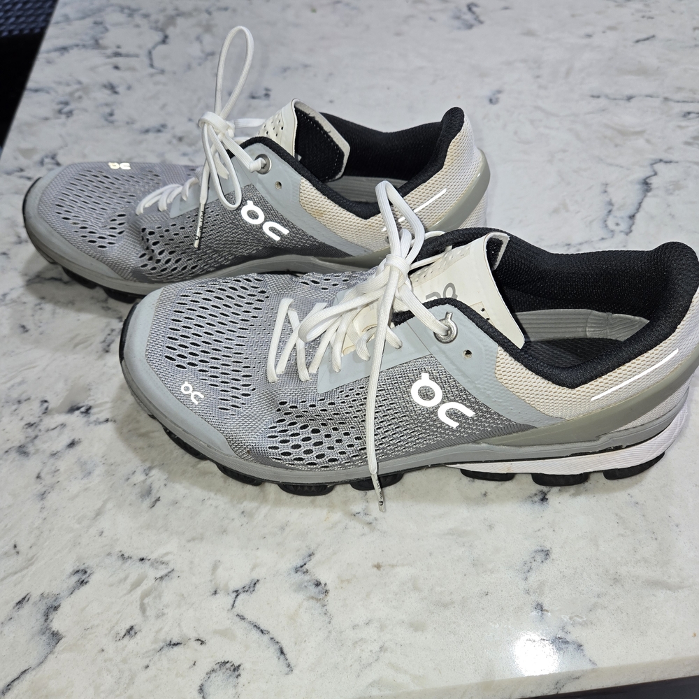 ON CLOUDS Women's Athletic Shoes